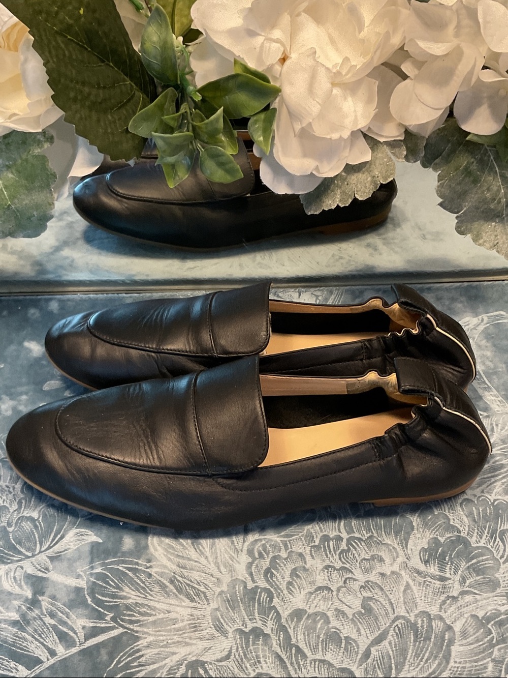 Everlane Black Leather Elastic-Back Slip-On Loafers - Picture 4 of 7